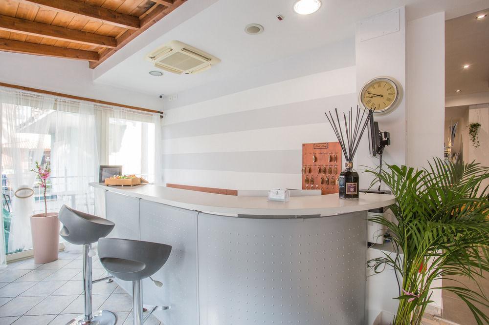 רימיני Hotel Nancy מראה חיצוני תמונה