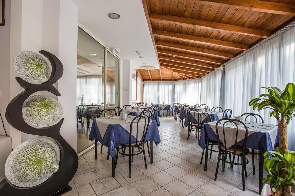 רימיני Hotel Nancy מראה חיצוני תמונה