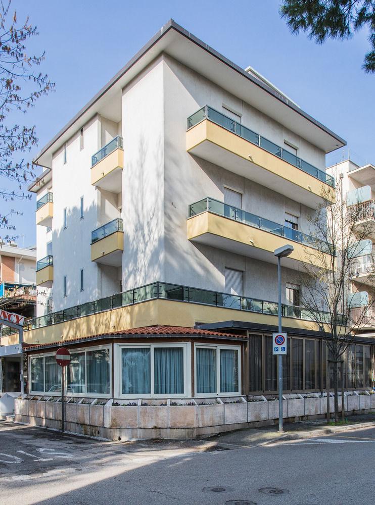 רימיני Hotel Nancy מראה חיצוני תמונה